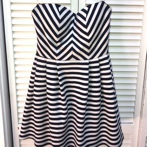 FOREVER 21❤️Strapless mini dress! Navy&White Small